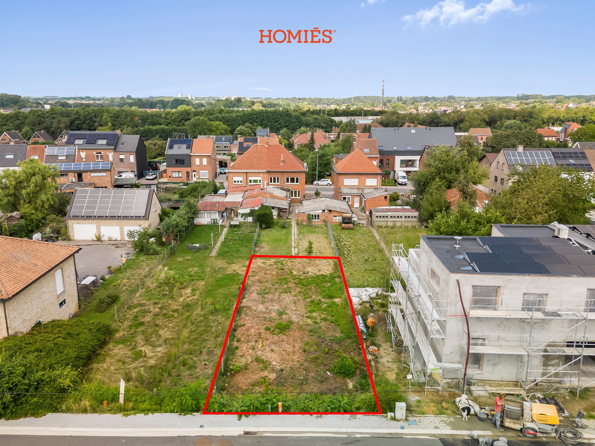 Bouwgrond in verkeersluwe straat